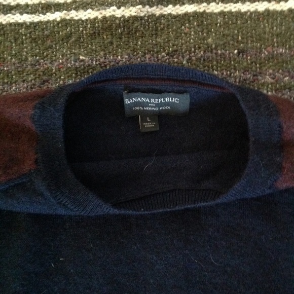 Banana Republic 100% merino wool crew neck sweater - Picture 3 of 3